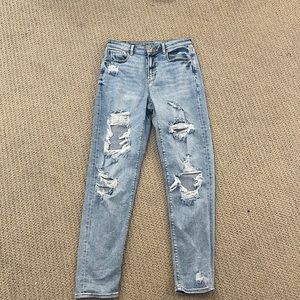 American Eagle Stretch Mom Jeans with customized clear tag. Size 4 LONG